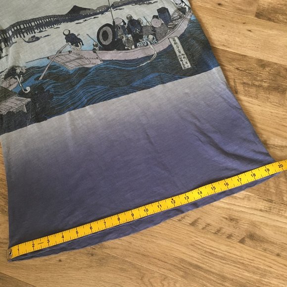 Uniqlo Hokusai Blue Ukiyo-e Rowing T-shirt - Picture 11 of 14